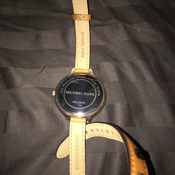 Michael Kors Leather Wrap Rose Gold Watch - Picture 3 of 3